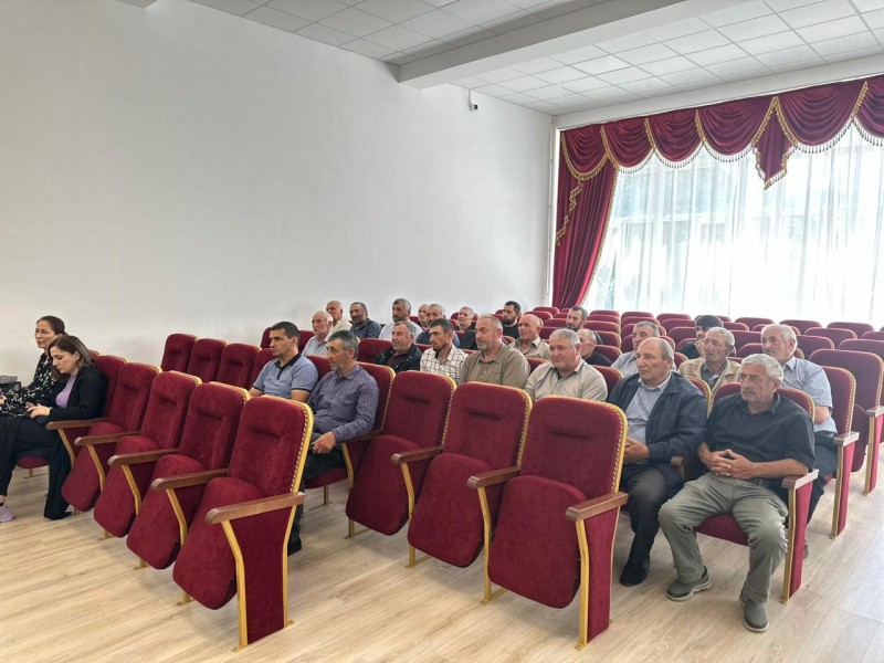 Председатель Комитета провел выездное совещание в Чародинском районе