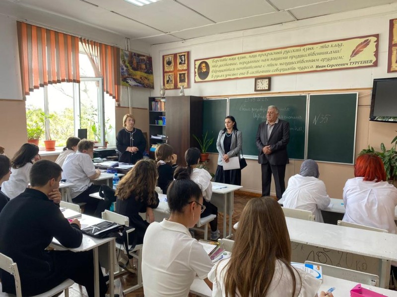 Встреча ветеринарных работников с учащимися школы № 1 Каспийска