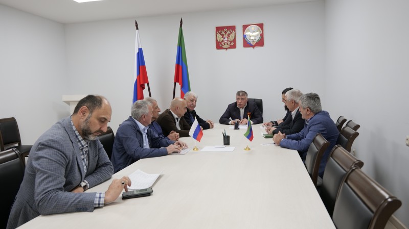 Председатель Комитета по ветеринарии РД провел прием граждан в Каспийске