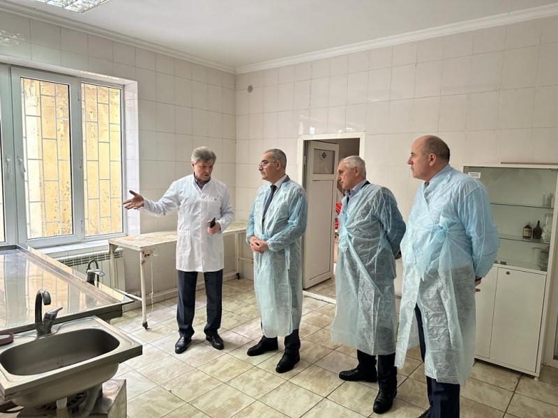 Заместитель Председателя Правительства РД Нариман Абдулмуталибов посетил Республиканскую ветеринарную лабораторию