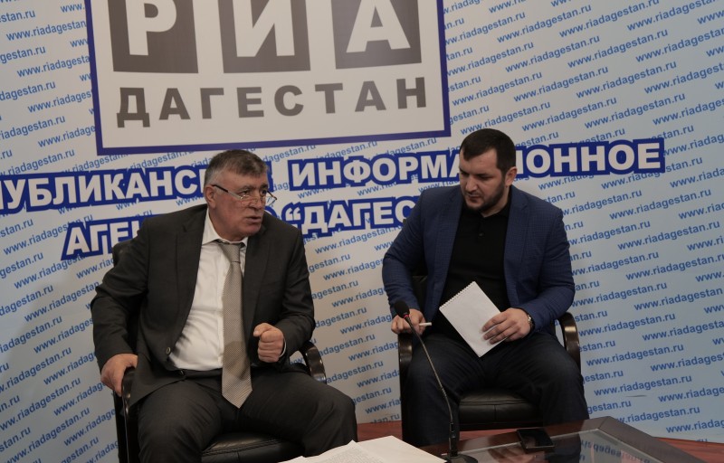 В рамках проекта «Открытая власть» председатель Комитета по ветеринарии РД встретился с журналистами республиканских СМИ