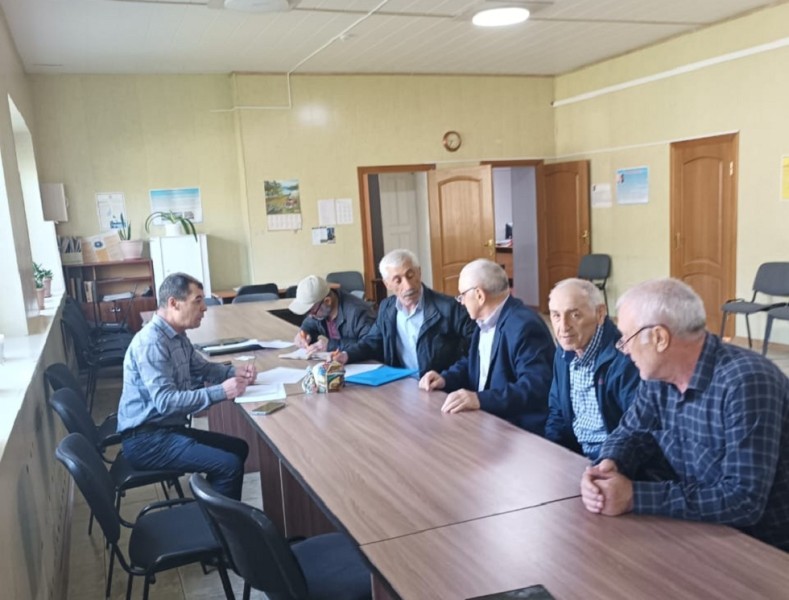 Специалист Комитета ознакомился с ходом проведения весенних ветеринарно-профилактических мероприятий и окотной кампании в Кизлярском районе