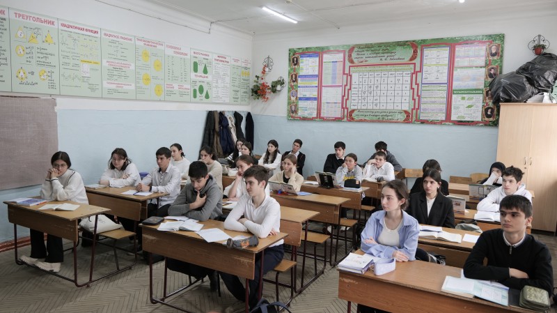 Специалисты Комитета провели разъяснительную работу с учащимися о правилах обращения с животными без владельцев