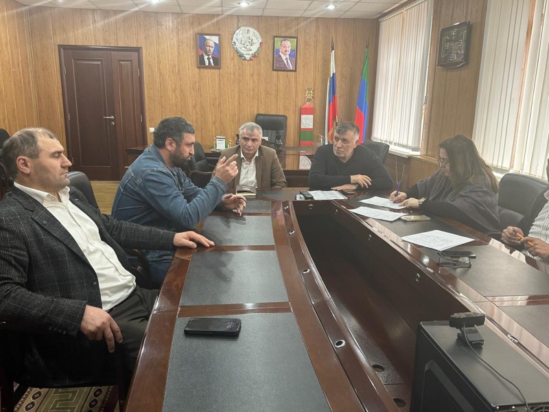 Председатель Комитета провел выездной прием граждан в Тляратинском районе