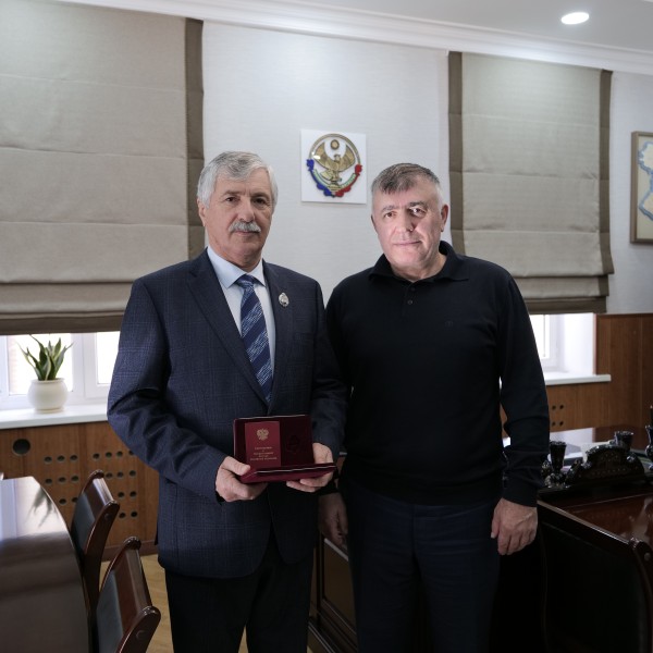 Поздравляем с заслуженной наградой!