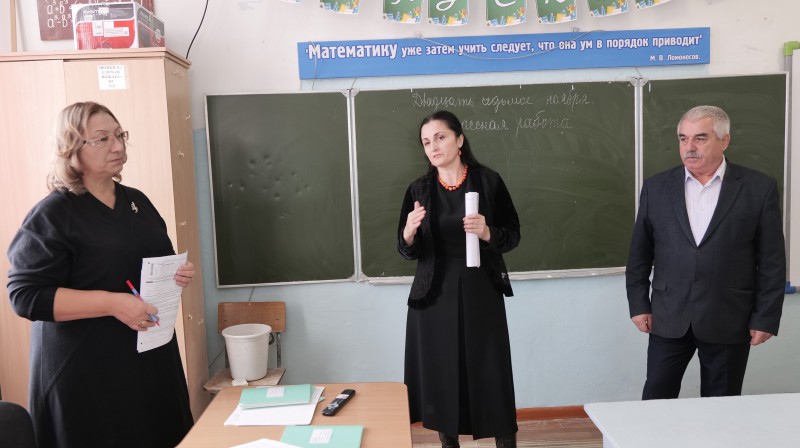 Специалисты Комитета провели разъяснительную работу с учащимися о правилах обращения с животными без владельцев