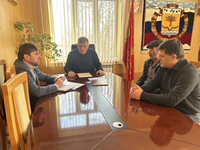 Председатель Комитета провел выездной прием граждан в Тарумовском районе