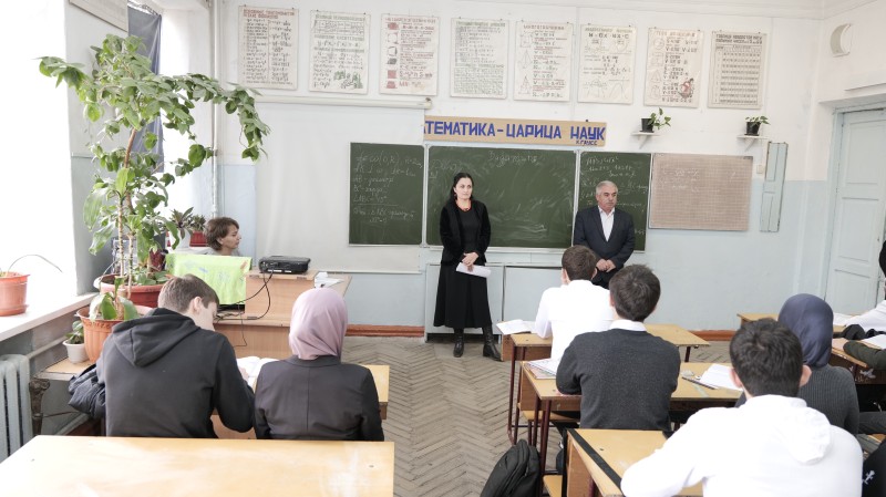 Специалисты Комитета провели разъяснительную работу с учащимися о правилах обращения с животными без владельцев
