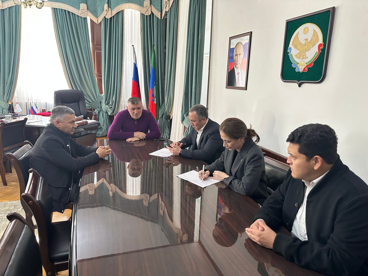 Председатель Комитета по ветеринарии провел выездной прием граждан в Ногайском районе.