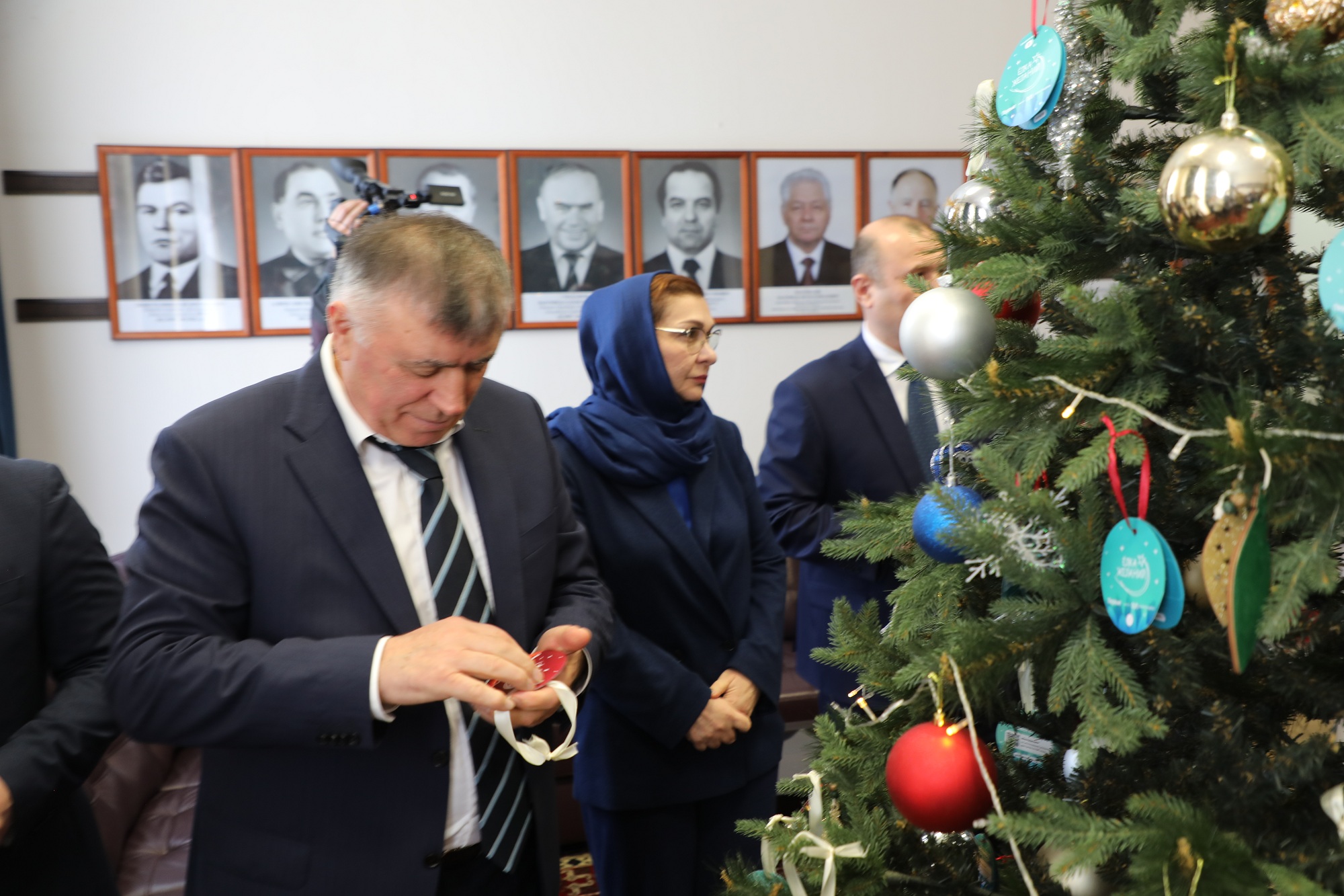 Председатель Комитета по ветеринарии принял участие в акции «Елка желаний».