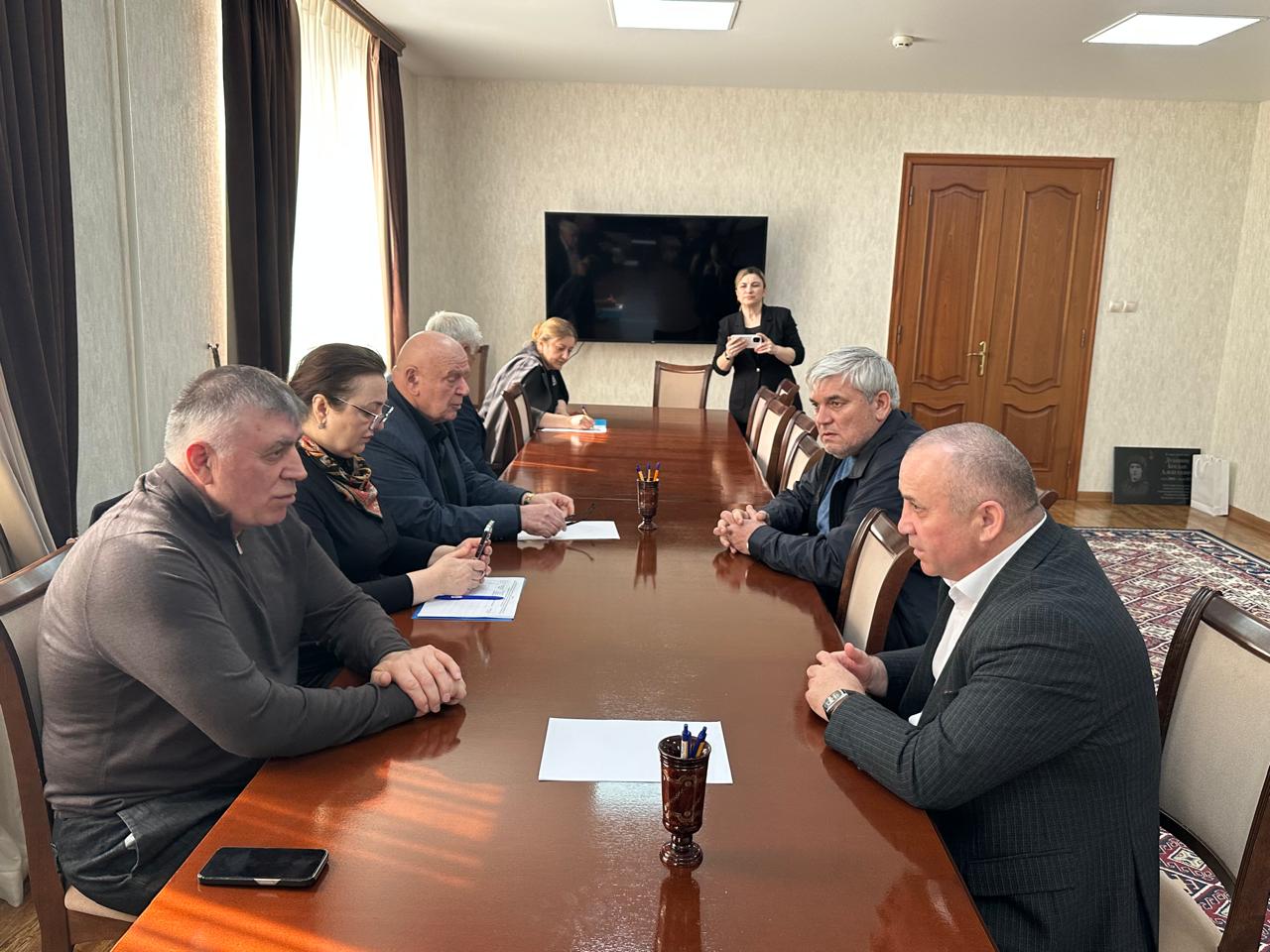 Председатель Комитета провёл выездной приём граждан в Кумторкалинском районе