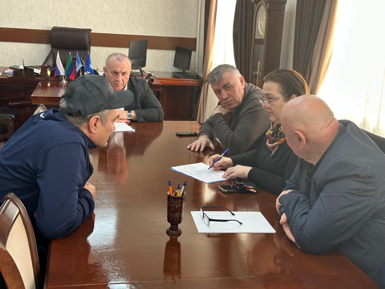 Председатель Комитета провёл выездной приём граждан в Кумторкалинском районе